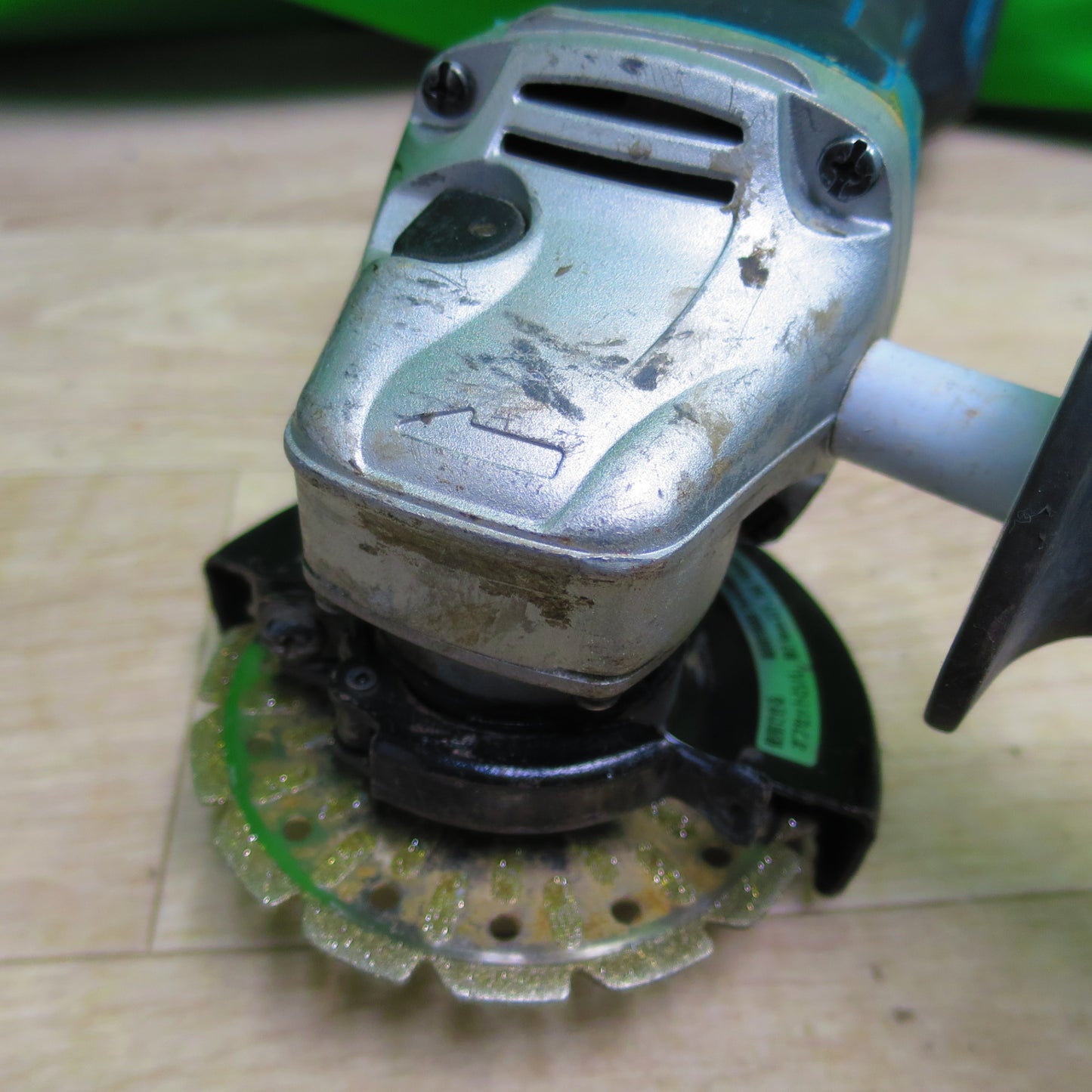 [送料無料] ☆makita マキタ 充電式ディスクグラインダー GA418D 18V DIY 電動 工具 大工 研磨 切断 研削 バリ取り☆