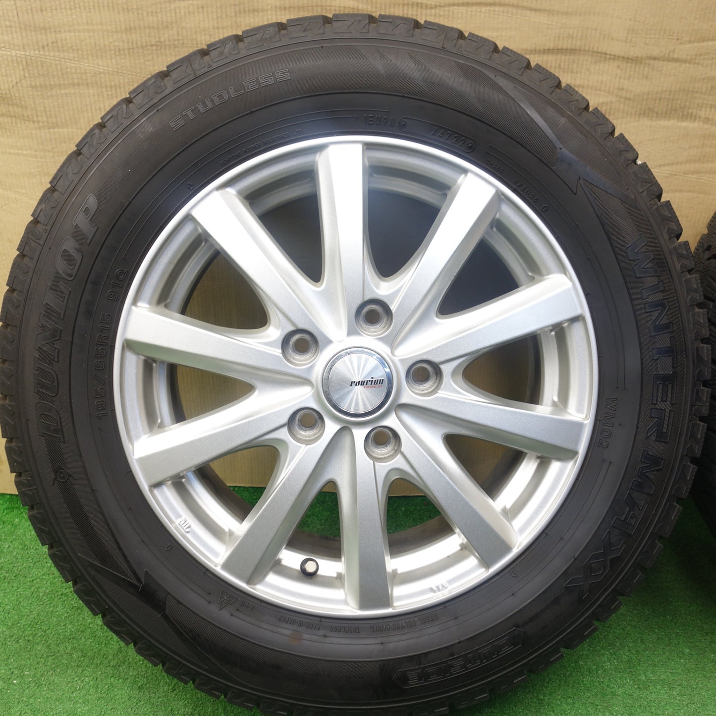 バリ溝！22年！キレイ！9.5分★スタッドレス 195/65R15 ダンロップ ウインターマックス WM02 ravrion RS01 ラブリオン 15インチ PCD114.3/5H★6012903KTス