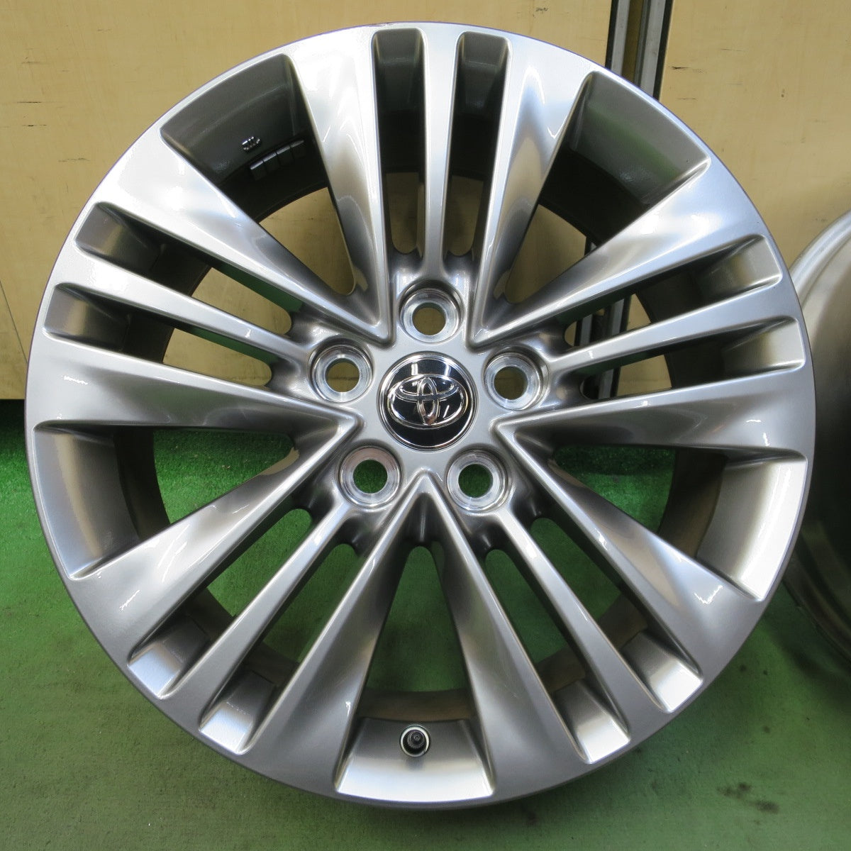 新車外し◎トヨタ 40系 アルファード Zグレード 純正 ホイール 18インチ 18×7J PCD120/5H◎6080703NGホ