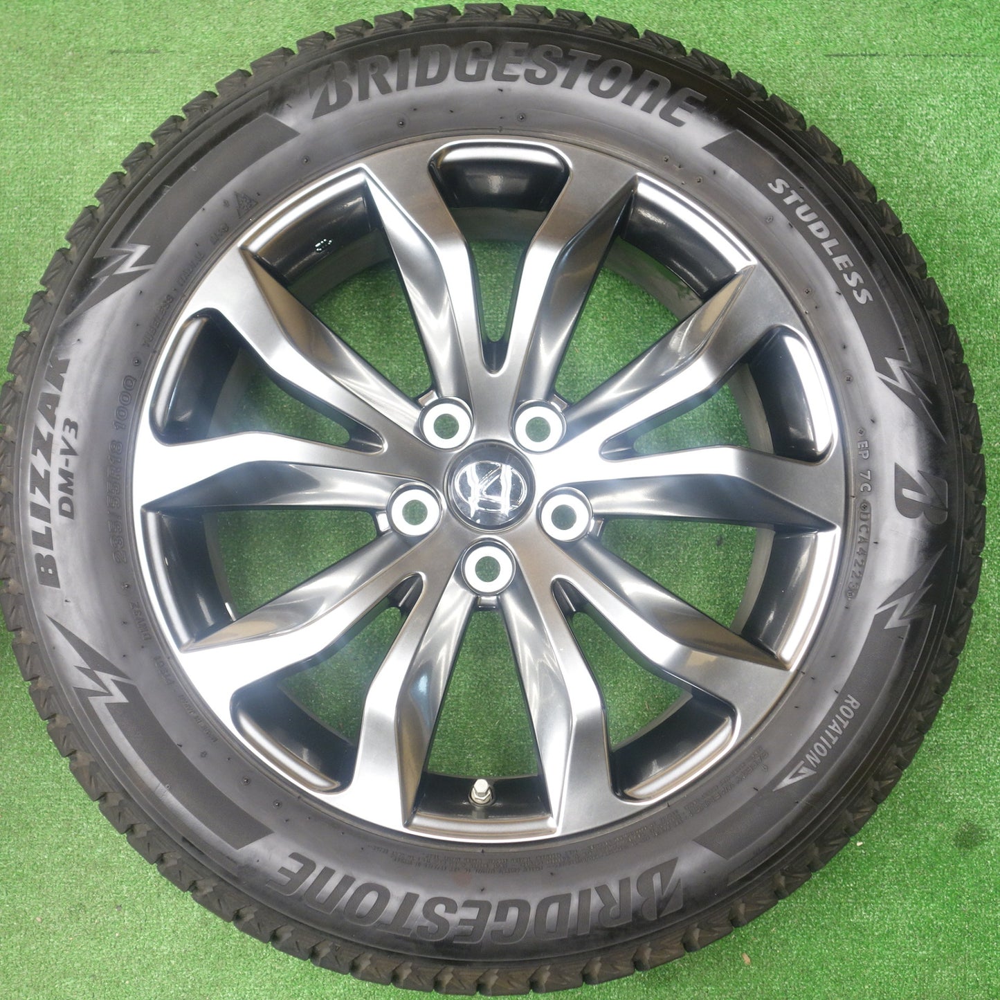 センサー付！バリ溝！23年！キレイ！9分★レクサス NX Fスポーツ 純正 235/55R18 スタッドレス ブリヂストン ブリザック DM-V3 18インチ PCD114.3/5H★6013101KTス