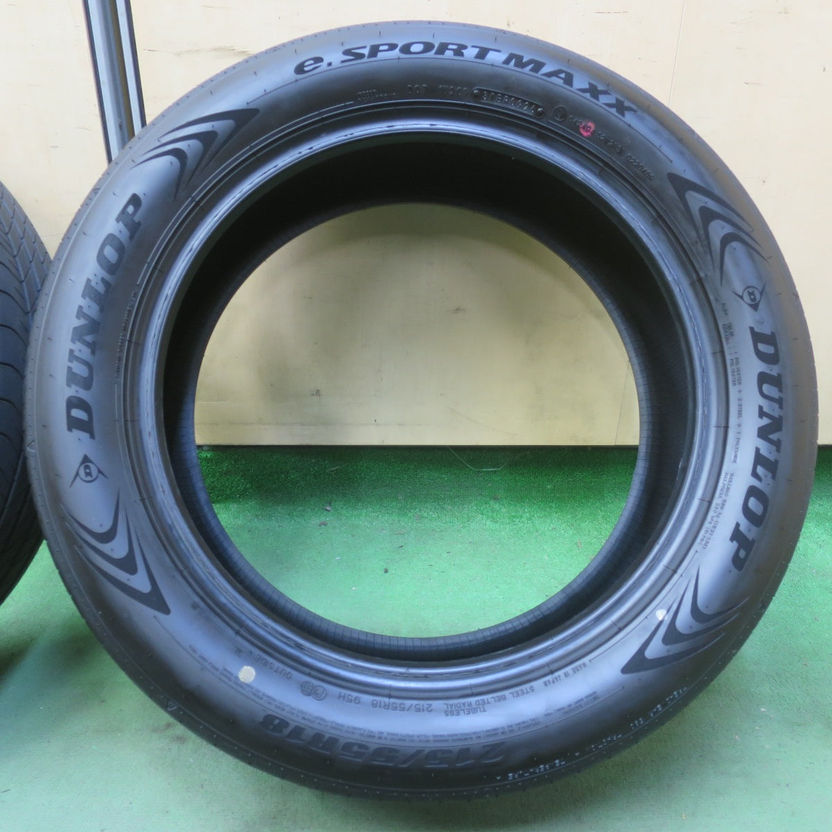 新車外し！26年◎215/55R18 ダンロップ e.SPORT MAXX eスポーツマックス タイヤ 18インチ CX-30 MPV 等◎6083120イノタ