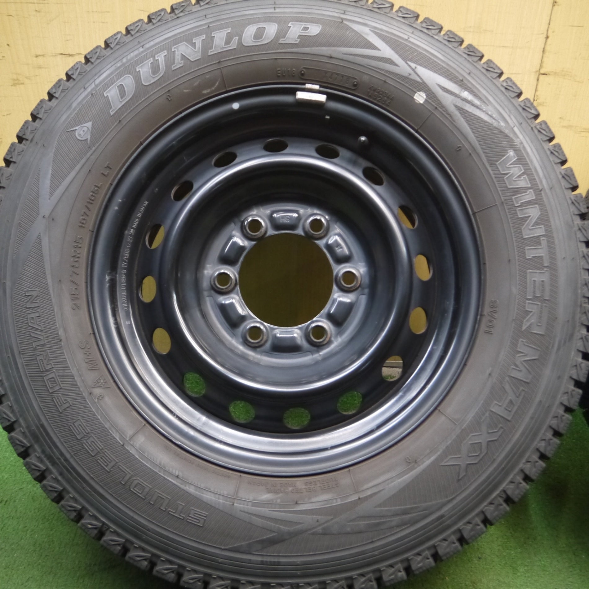 送料無料* バリ溝!9分☆ハイエース等 215/70R15 107/105L 送料無料* バリ溝!9分☆ハイエース等 215/70R15 107/105L