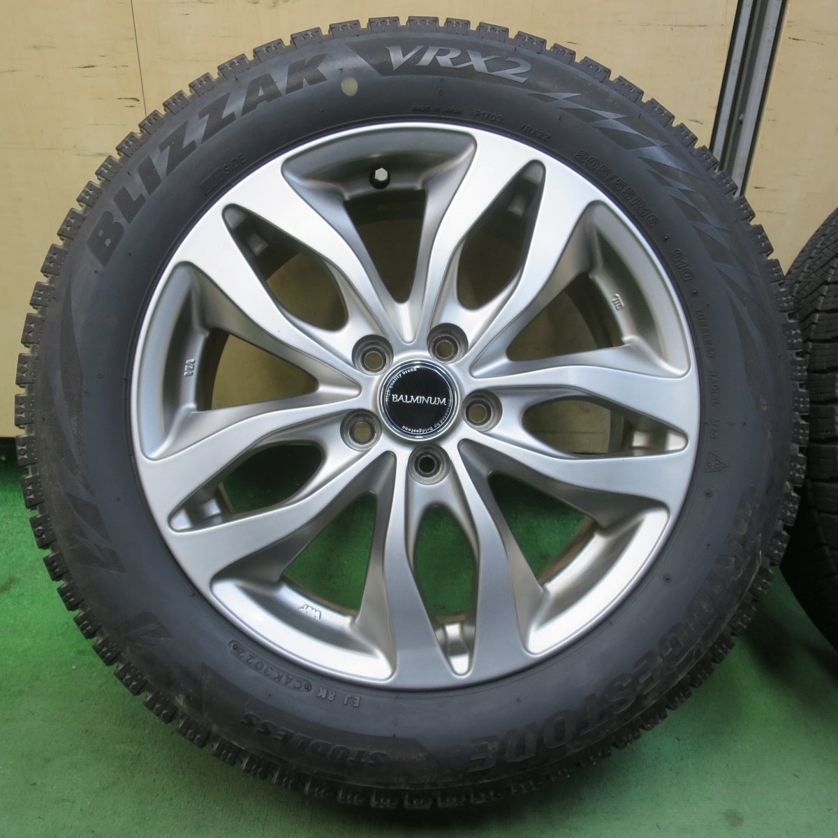 バリ溝！22年！キレイ！9分★インプレッサ 等 205/55R16 スタッドレス ブリヂストン ブリザック VRX2 BALMINUM DS-M バルミナ 16インチ PCD100/5H★6020608イス