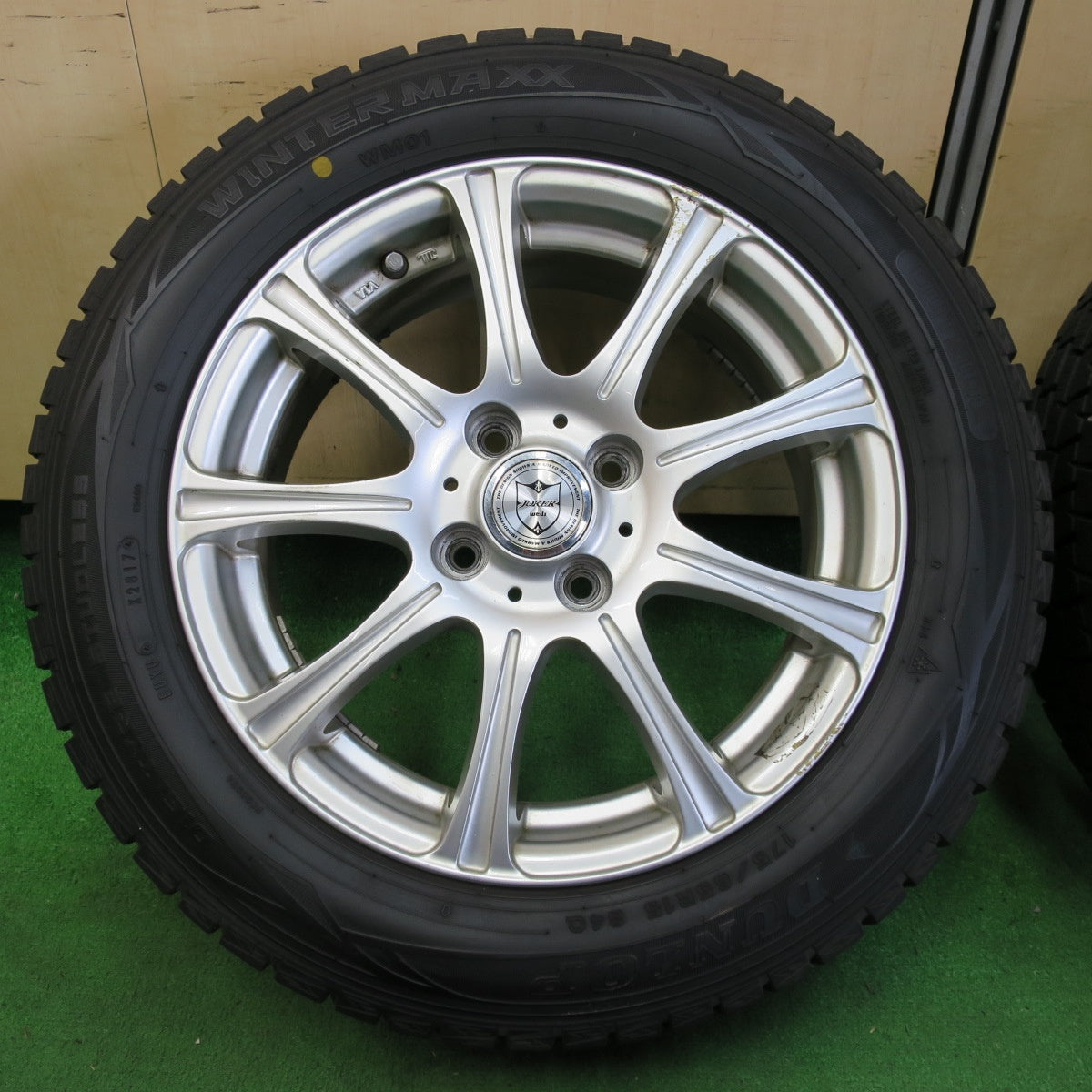 *送料無料* バリ溝！8.5分★スタッドレス 175/65R15 ダンロップ ウインターマックス WM01 JOKER ジョーカー 15インチ PCD100/4H★4060705イス
