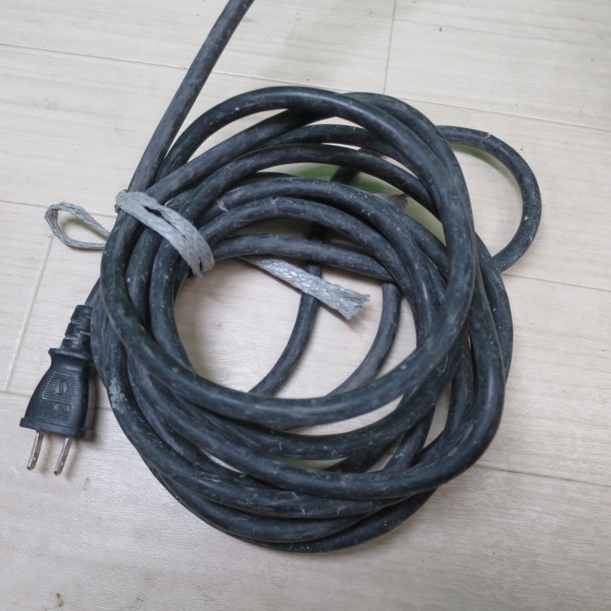 [送料無料] ☆マキタ 165mm マルノコ 5731S 電動 工具 丸のこ 丸ノコ コード式 丸鋸 木工 切断機 Makita☆