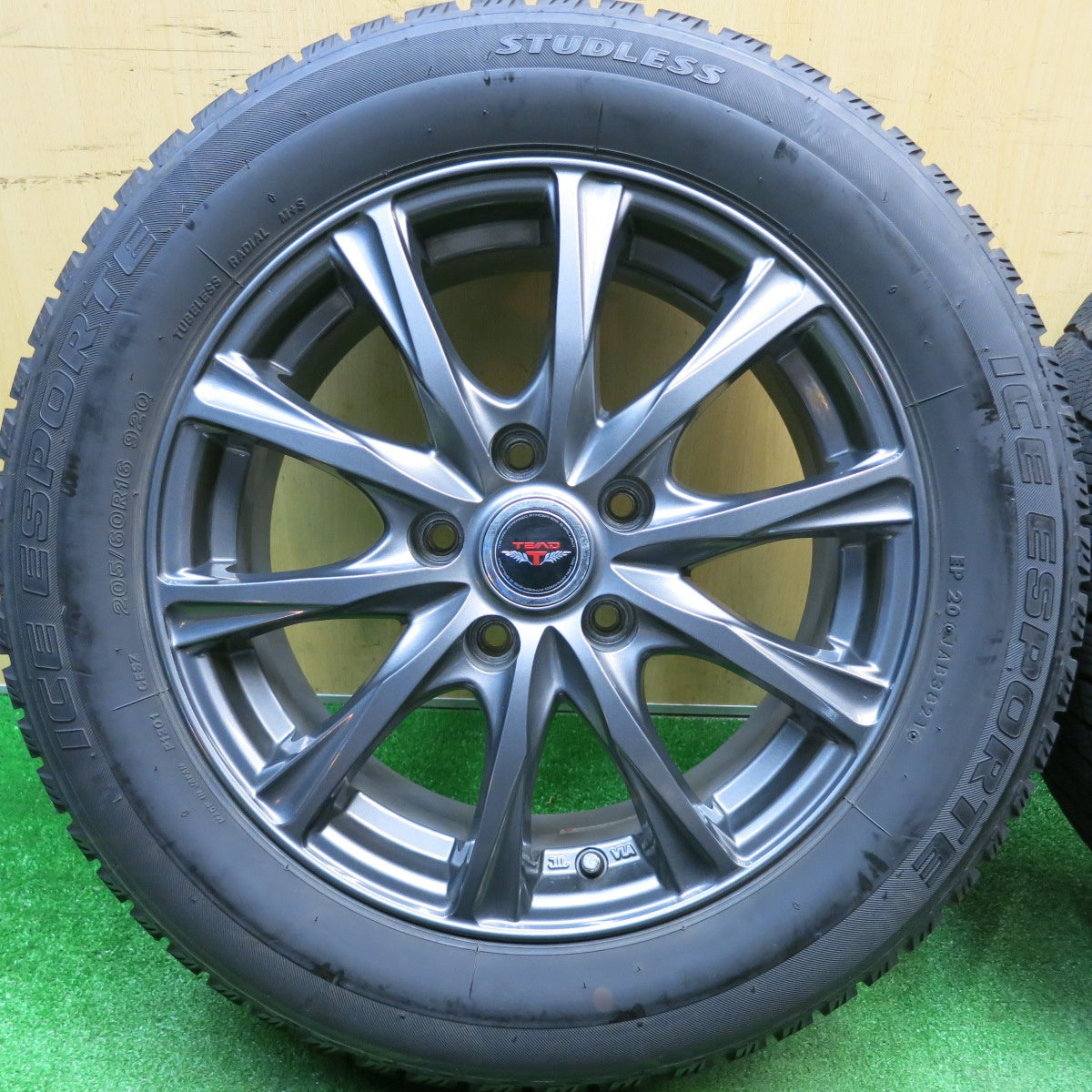 バリ溝！キレイ！8.5分★スタッドレス 205/60R16 アイスエスポルテ TEAD テッド 16インチ PCD114.3/5H★6011102HAス