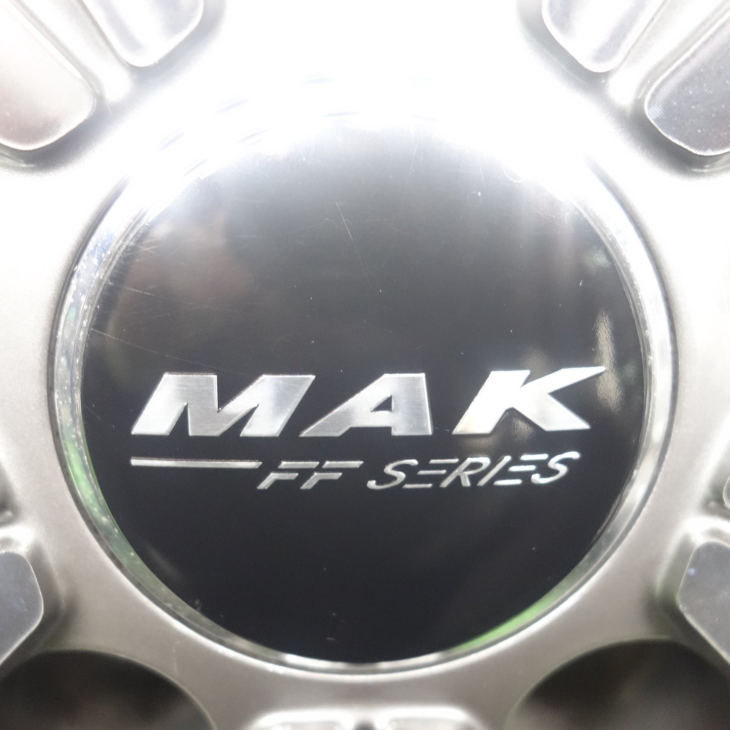 バリ溝！キレイ！9.5分★アウディ 等 MAK LOWE FF MFF 245/40R18 スタッドレス ブリヂストン ブリザック VRX3 レーベ レーヴェ 18インチ PCD112/5H★5122507KTス