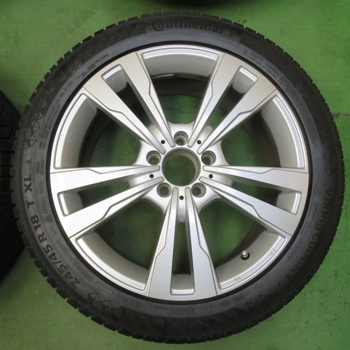 バリ溝！23年！キレイ！9.5分以上★ベンツ 等 EURO FORSCH H793 245/45R18 スタッドレス コンチネンタル バイキングコンタクト7 ユーロフォルシュ 18インチ PCD112/5H★5101701イス