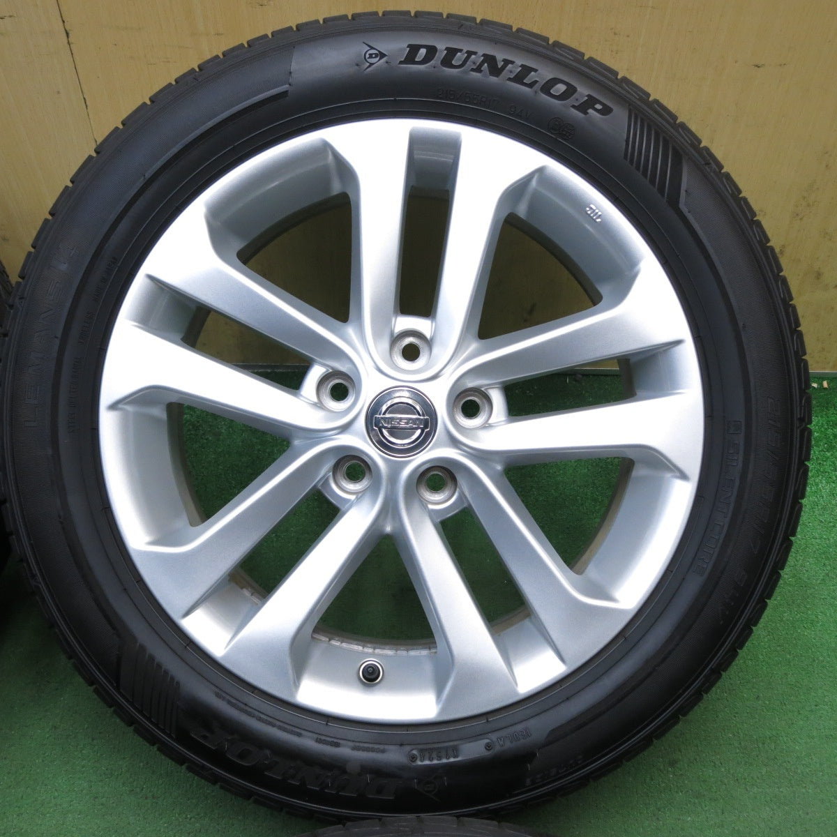バリ溝！24年！キレイ！9.5分◎日産 ジューク 純正 215/55R17 ダンロップ LE MANS V+ ルマン5+ 17インチ PCD114.3/5H◎6083104KKノ