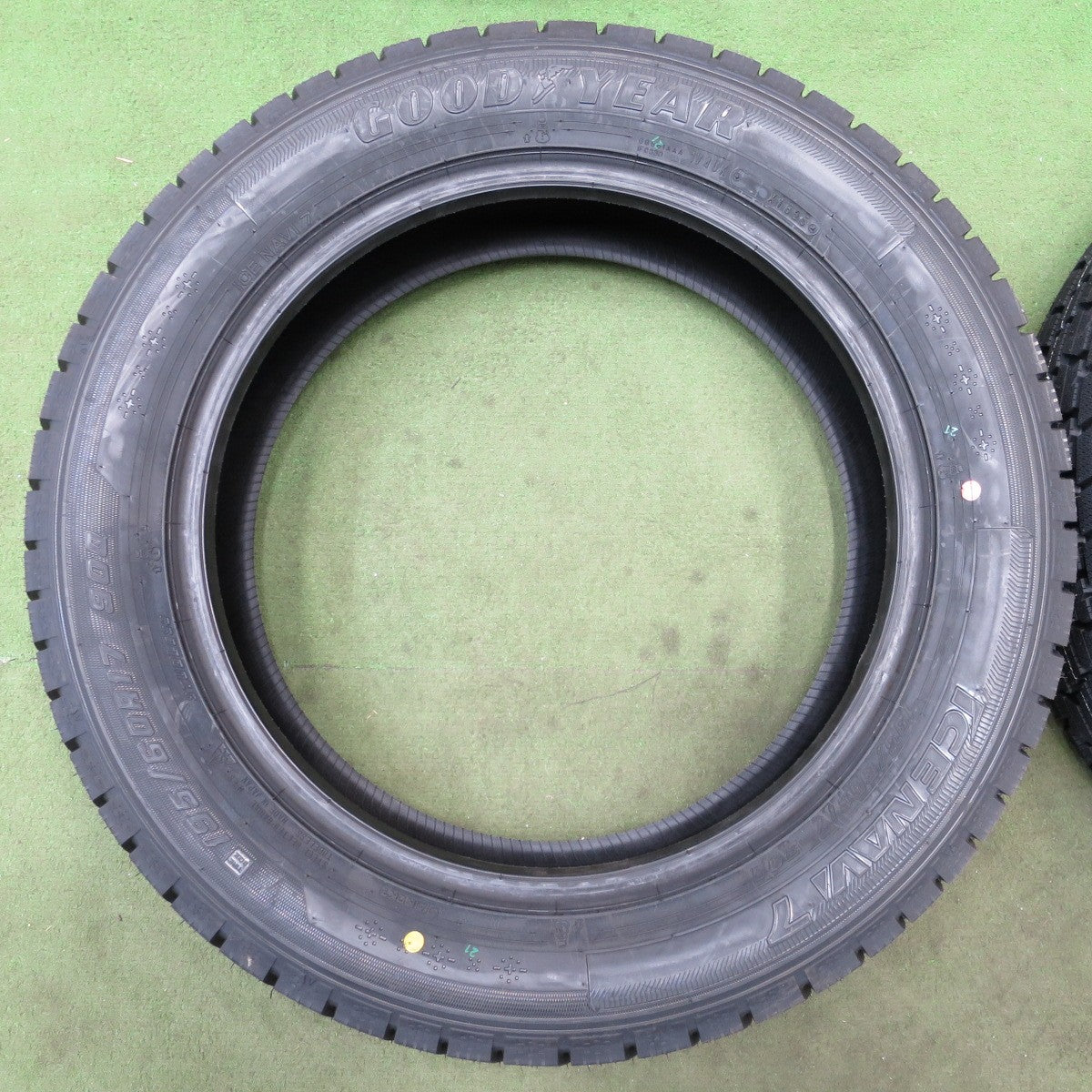 未使用！25年★スタッドレス 195/60R17 グッドイヤー アイスナビ7 タイヤ 17インチ ライズ ロッキー 60系 プリウス 等★6031304NGスタ