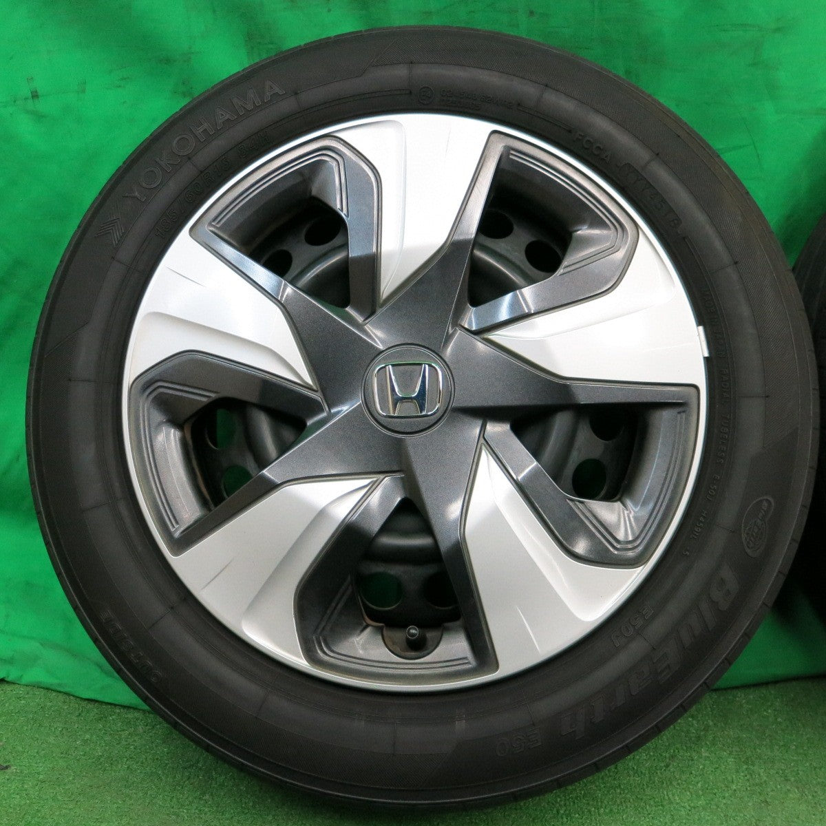 *送料無料* キレイ★ホンダ フィット 純正 スチール 185/60R15 ヨコハマ ブルーアース E50 E50J 15インチ PCD100/4H★4050805ナノ