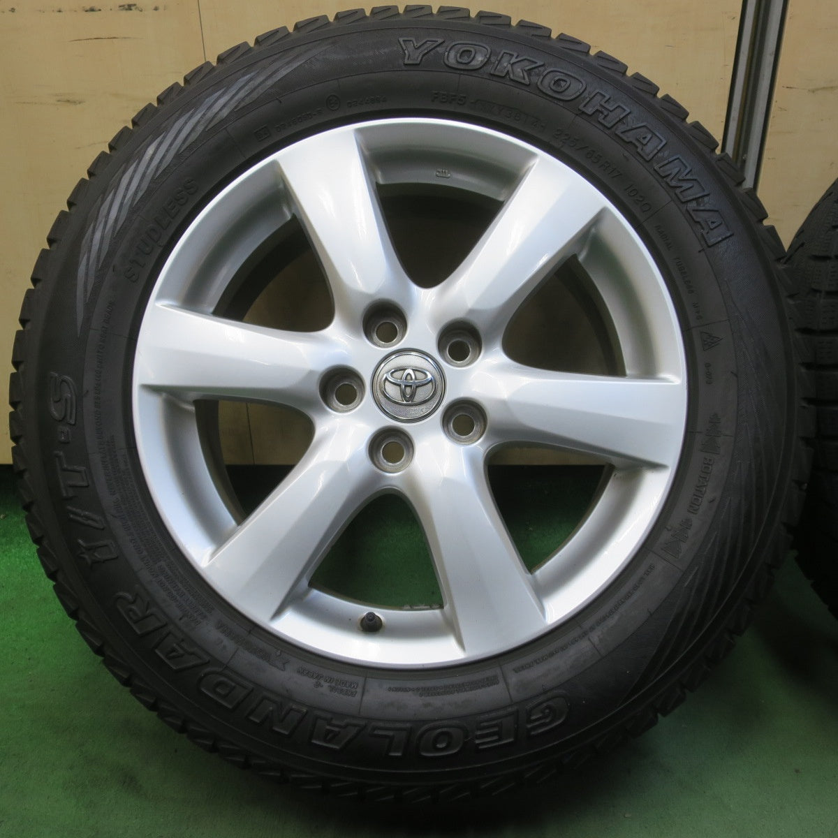 キレイ◎トヨタ ヴァンガード 純正 225/65R17 スタッドレス ヨコハマ ジオランダー i/T-S 17インチ PCD114.3/5H◎6071504イス