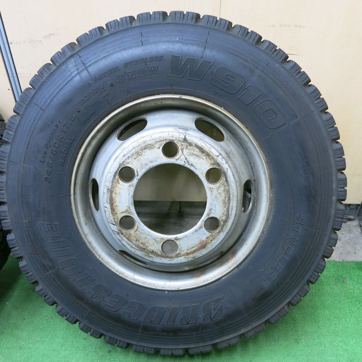 バリ溝！22年！9.5分★トラック 245/80R17.5 133/131J スタッドレス ブリヂストン W910 TOPY スチール 17.5インチ 135-12CSP PCD222.25/6H★5060306ナス