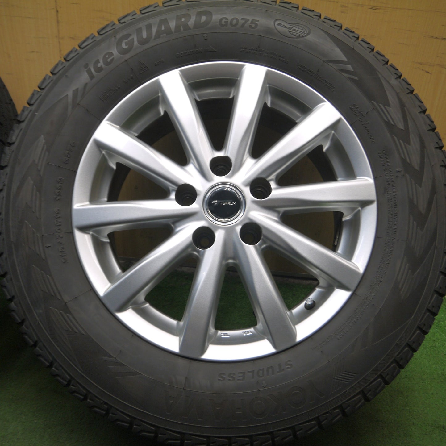 *送料無料* 4本価格★スタッドレス 215/70R16 ヨコハマ アイスガード G075 TOPRUN トップラン 16インチ PCD114.3/5H★4072403Hス