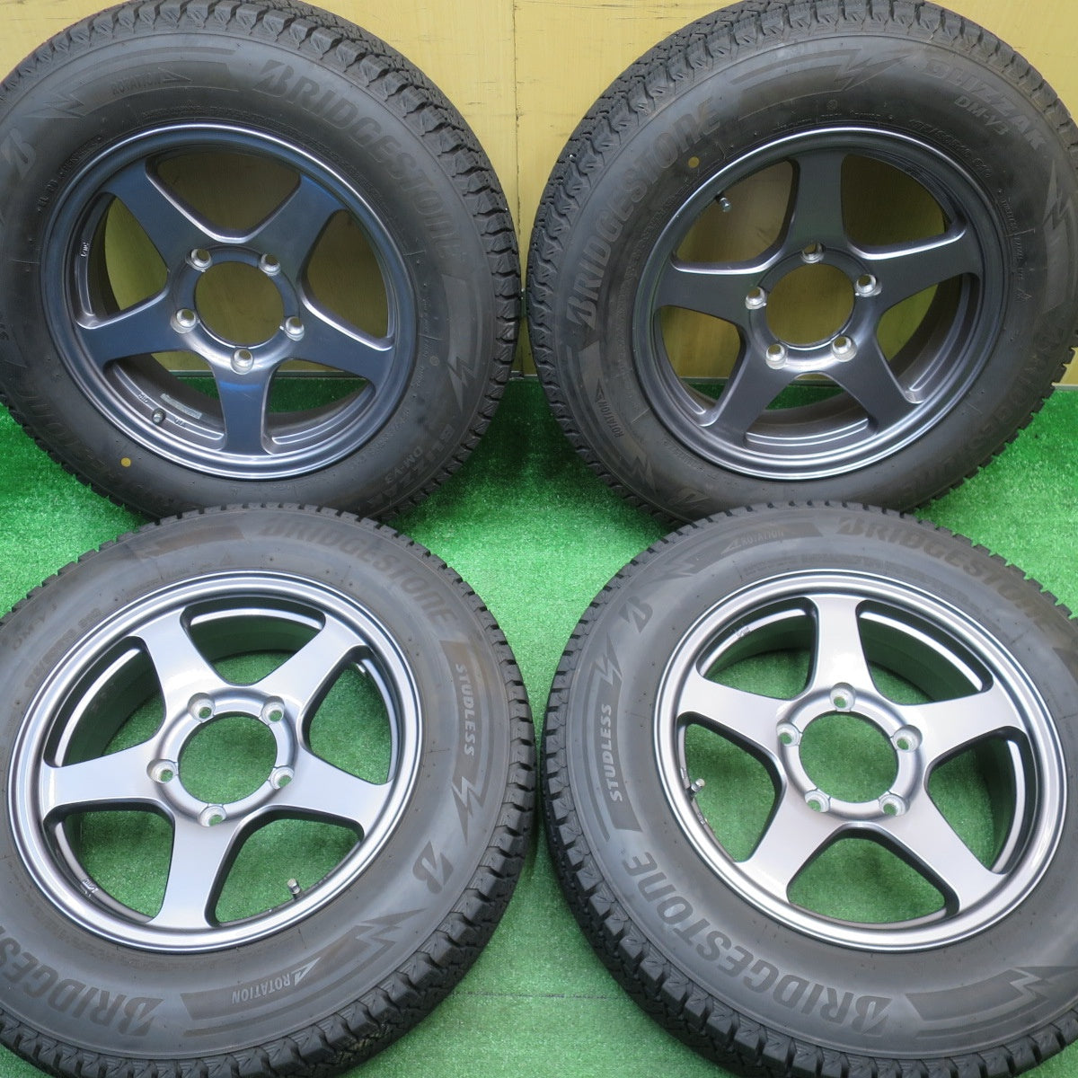 バリ溝！24年！キレイ！9分★ジムニー 等 175/80R16 スタッドレス ブリヂストン ブリザック DM-V3 MANARAY マナレイ 16インチ PCD139.7/5H★5111305NJス