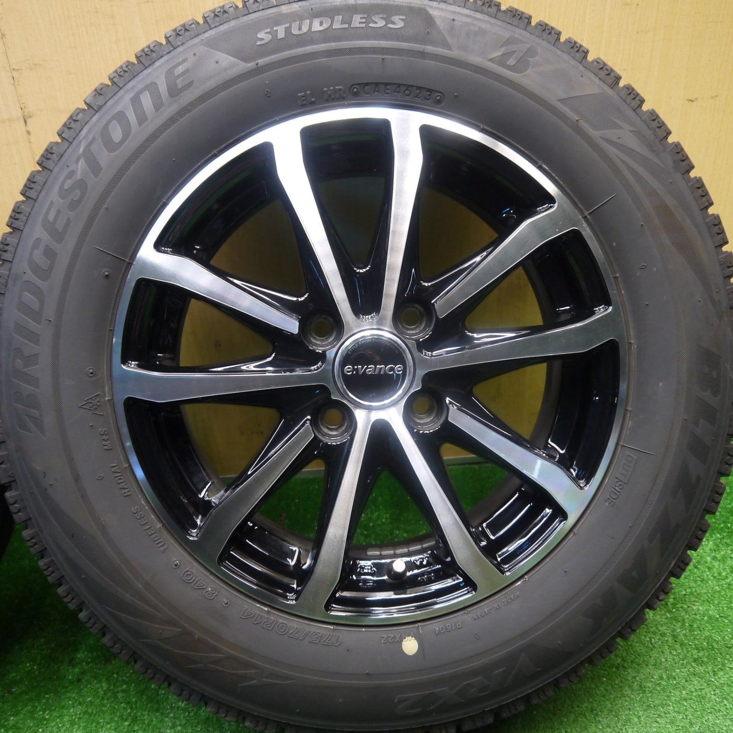 4本価格！23年★スタッドレス 175/70R14 ブリヂストン ブリザック VRX2 evance HA1 エヴァンス 14インチ PCD100/4H★5111008Hス