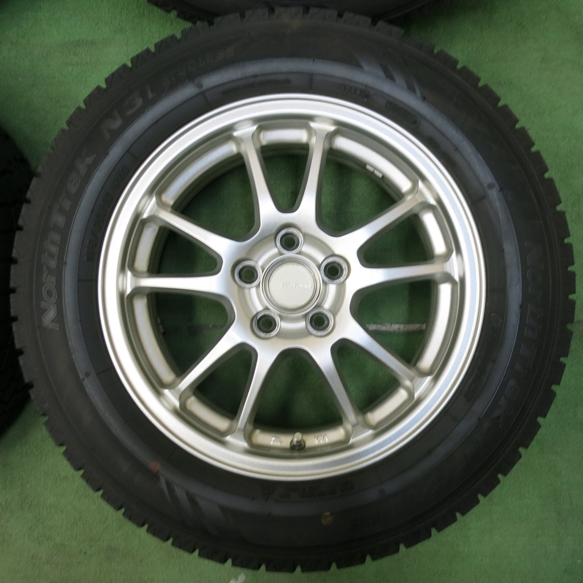 [送料無料] バリ溝！21年！キレイ！9.5分以上★プリウス 等 195/65R15 スタッドレス オートバックス ノーストレック N3i ECO FORME エコフォルム 15インチ PCD100/5H★4121803SYス