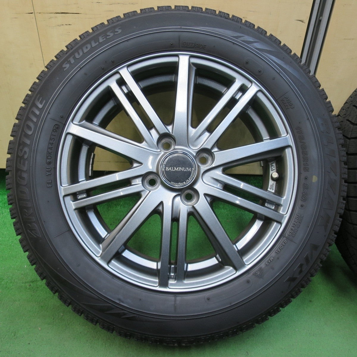 キレイ★スタッドレス 175/65R15 ブリヂストン ブリザック VRX BALMINUM バルミナ 15インチ PCD100/4H★5021004イス