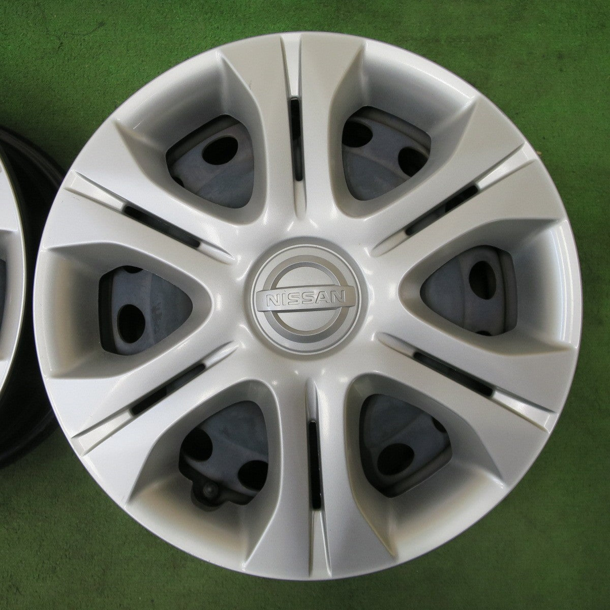 キレイ！付属品付き◎日産 E12 ノート 純正 スチール ホイール 14インチ 14×5.5J PCD100/4H◎6102003NGホ