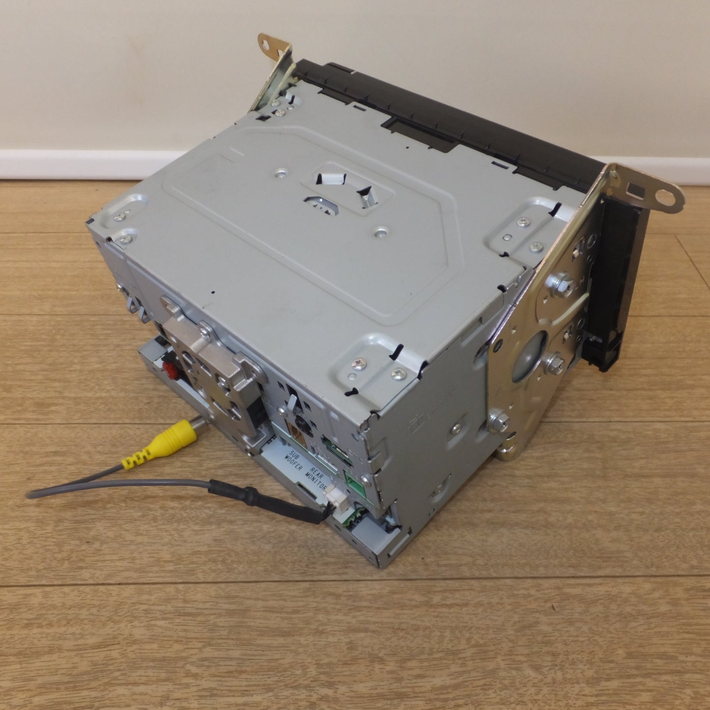[送料無料] キレイ★カロッツェリア carrozzeria 楽ナビ メモリーナビゲーション AVIC-RW710 パイオニア Pioneer★