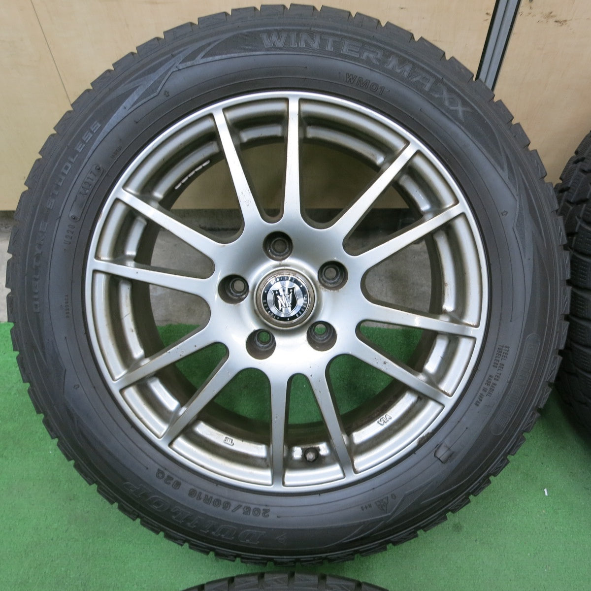 バリ溝！8.5分★スタッドレス 205/60R16 ダンロップ ウインターマックス WM01 NIRVANA NV ニルバーナ ニルヴァーナ 16インチ PCD114.3/5H★5042205ナス