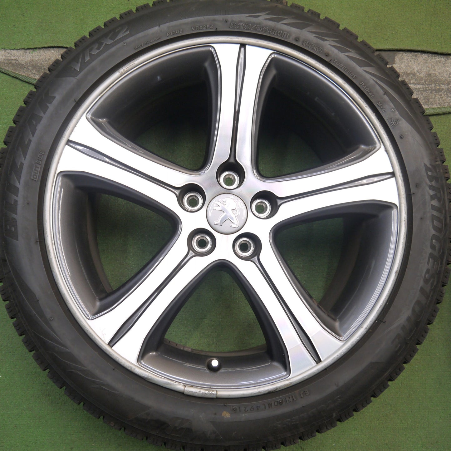 バリ溝！21年！9.5分★プジョー 508 SW 純正 225/50R18 スタッドレス ブリヂストン ブリザック VRX2 18インチ PCD108/5H★5100303Hス