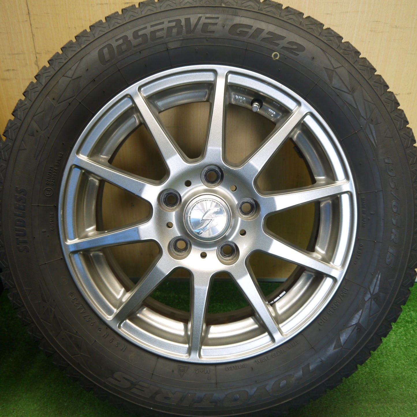 バリ溝！23年！キレイ！9分★スタッドレス 195/65R15 トーヨー オブザーブ GIZ2 STRANGER ストレンジャー 15インチ PCD114.3/5H★6041307Hス