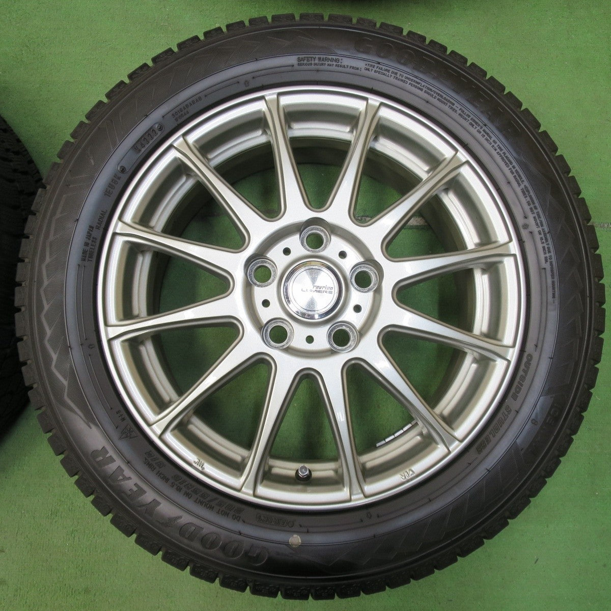 バリ溝！22年！キレイ！ほぼ10分★スタッドレス 205/55R16 グッドイヤー アイスナビ8 ravrion LUMIERE ラブリオン 16インチ PCD114.3/5H★5013104イス