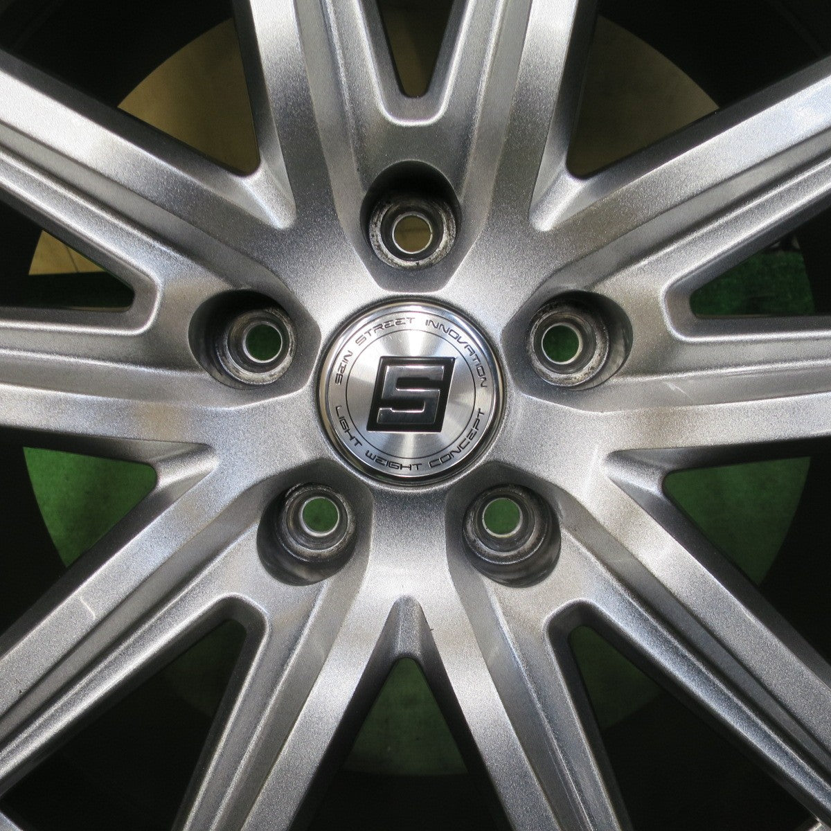 バリ溝！21年！9.5分★スタッドレス 235/45R18 ブリヂストン ブリザック VRX3 SEIN ザイン 18インチ PCD114.3/5H★5112812TTス