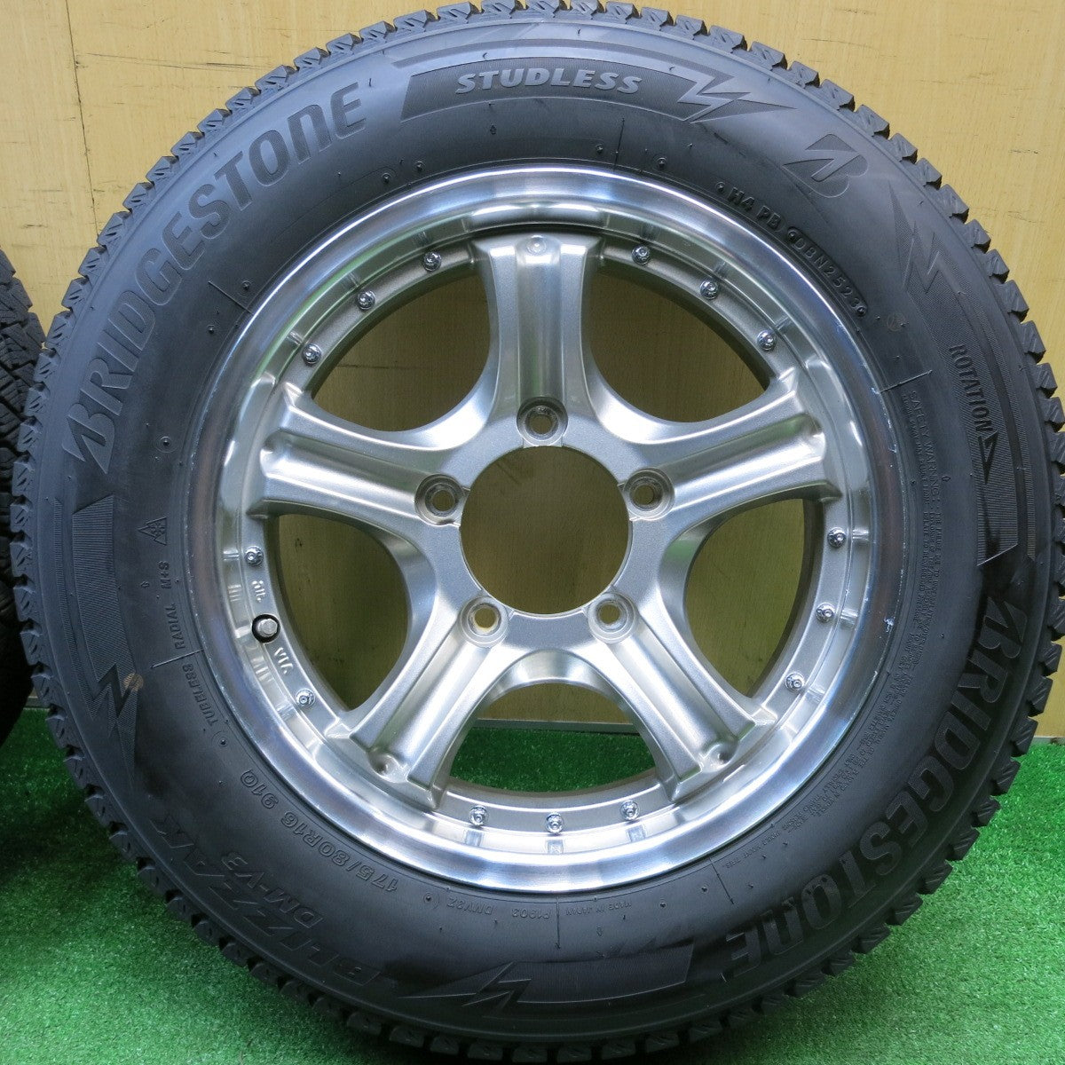 バリ溝！23年！キレイ！8.5分★ジムニー 等 Lehrmeister ROAD SPOKE VR 175/80R16 スタッドレス ブリヂストン ブリザック DM-V3 16インチ レアマイスター PCD139.7/5H★5121101HAス