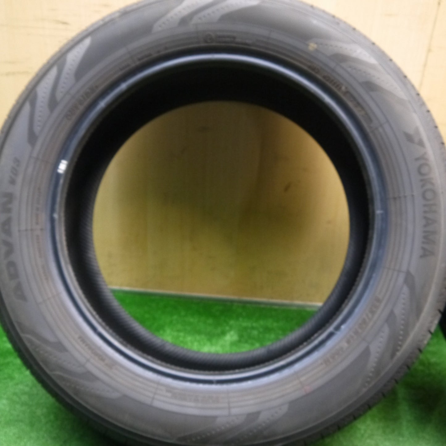 バリ溝！25年！9.5分★225/60R18 ヨコハマ アドバン V03 タイヤ 18インチ 40系 アルファード ヴェルファイア 等★5121609Hノタ