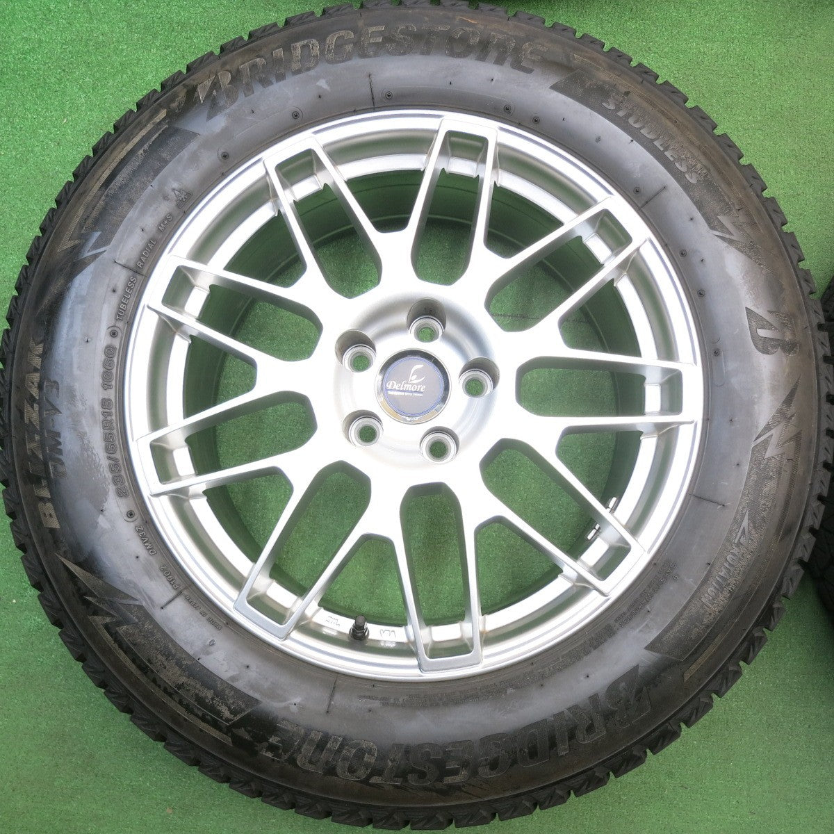 センサー付！バリ溝！23年！キレイ！9.5分★スタッドレス 235/65R18 ブリヂストン ブリザック DM-V3 Delmore LC.S デルモア 18インチ PCD114.3/5H★6011707HAス