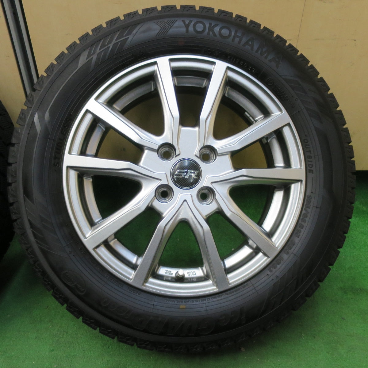 [送料無料] バリ溝！22年！キレイ！9.5分★スタッドレス 185/65R15 ヨコハマ アイスガード iG60 STRANGER ストレンジャー 15インチ PCD100/4H★4110808イス