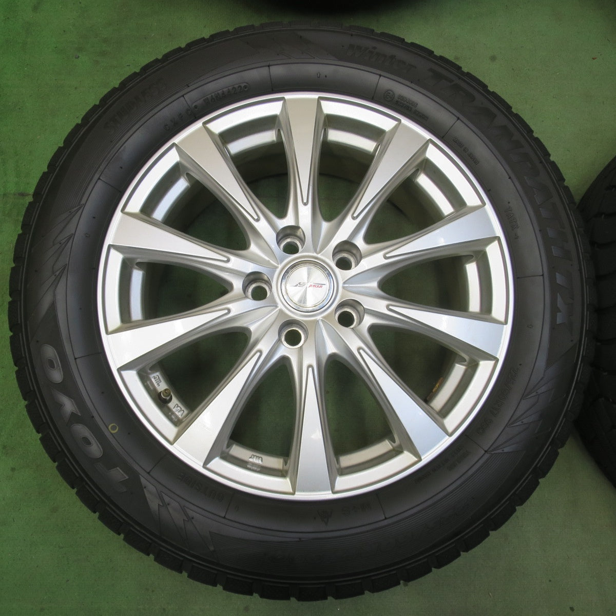 バリ溝！22年！9分★スタッドレス 225/60R17 トーヨー ウインター トランパス TX JOKER ジョーカー 17インチ PCD114.3/5H★6050519イス
