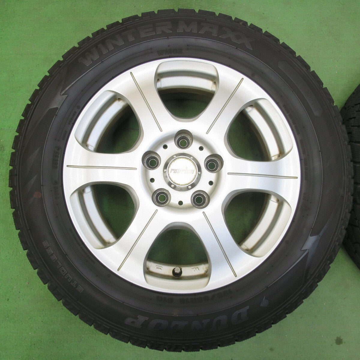 バリ溝！22年！9.5分以上★スタッドレス 195/65R15 ダンロップ ウインターマックス WM02 ravrion ラブリオン 15インチ PCD114.3/5H★5040502イス