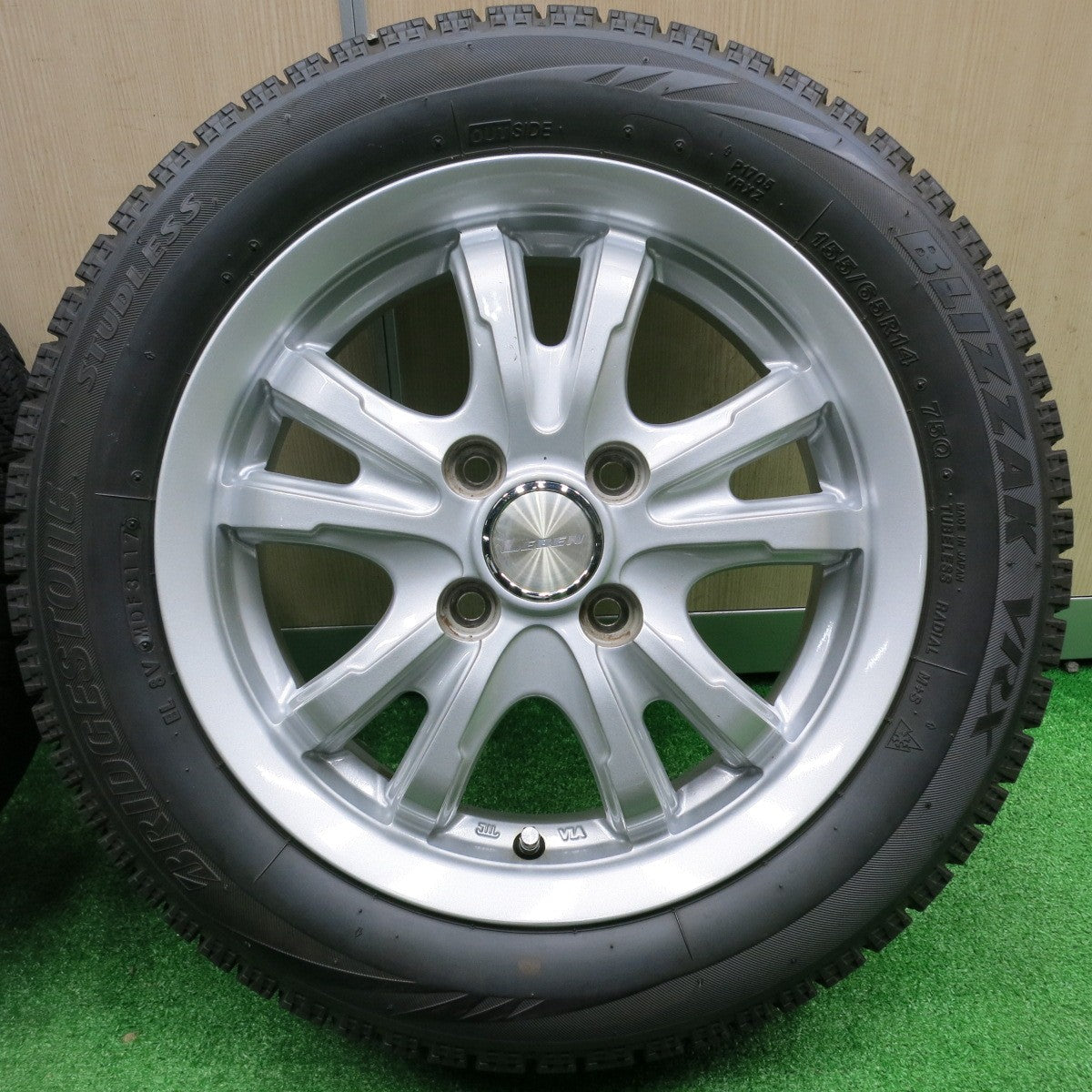 [送料無料] バリ溝！キレイ！8.5分★スタッドレス 155/65R14 ブリヂストン ブリザック VRX LEBEN レーベン 14インチ PCD100/4H★4092102NJス
