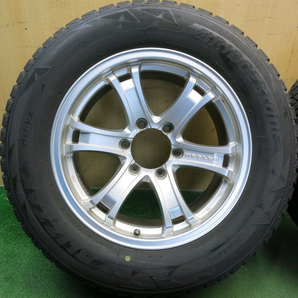 キレイ★KEELER FORCE 265/60R18 スタッドレス ブリヂストン ブリザック DM-V2 キーラーフォース 18インチ PCD139.7/6H★6052801HAス