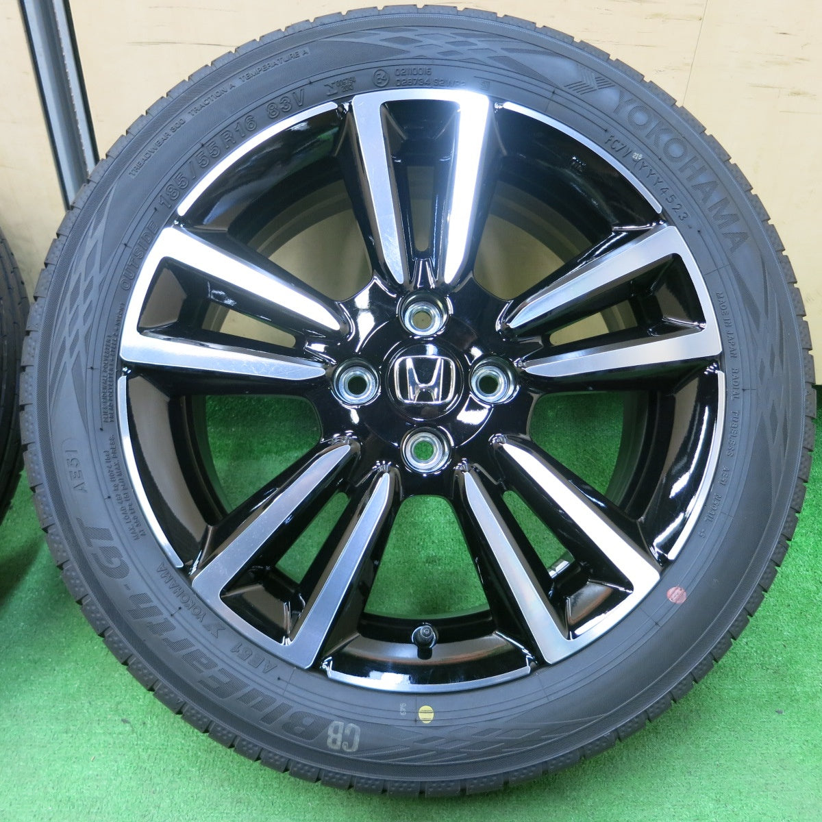 *送料無料* 新車外し！23年★ホンダ フィット RS GR3 純正 185/55R16 ヨコハマ BluEarth-GT AE51 16インチ PCD100/4H★4041107イノ