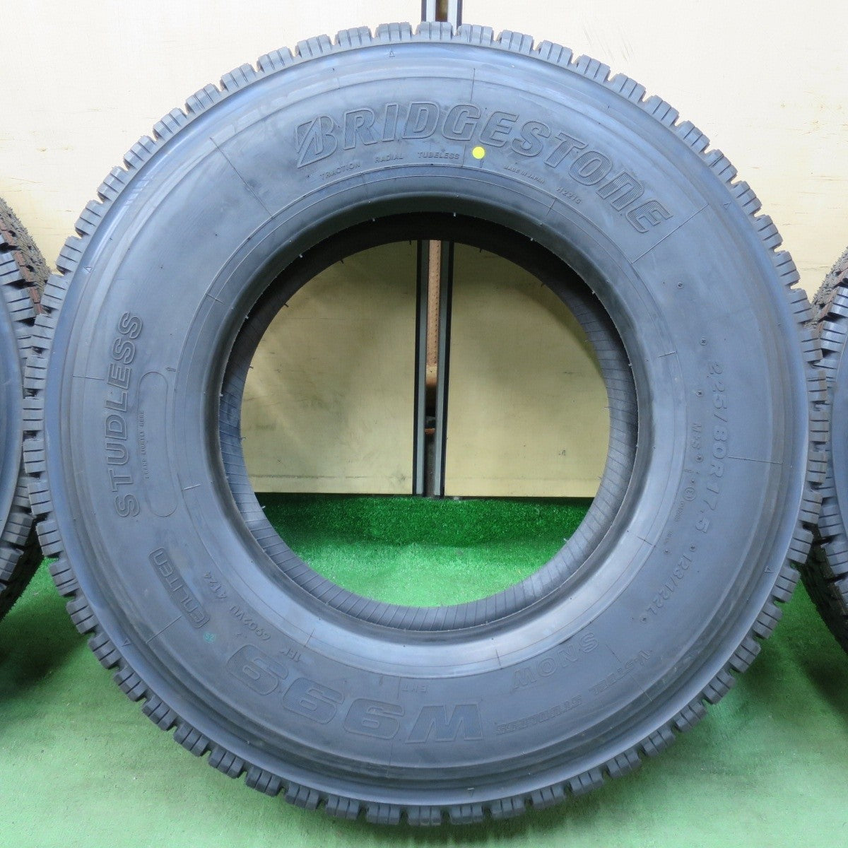 未使用！24年★トラック タイヤ 225/80R17.5 123/122L スタッドレス ブリヂストン W999 17.5インチ★5012907イスタ