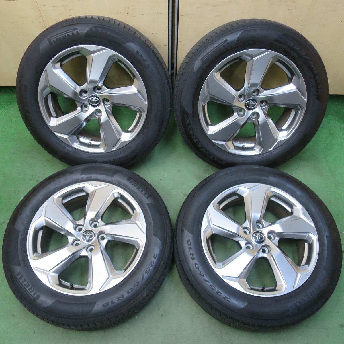キレイ！24年★トヨタ RAV4 Gグレード 純正 225/60R18 ピレリ POWERGY TM パワジー 18インチ PCD114.3/5H★6032508イノ