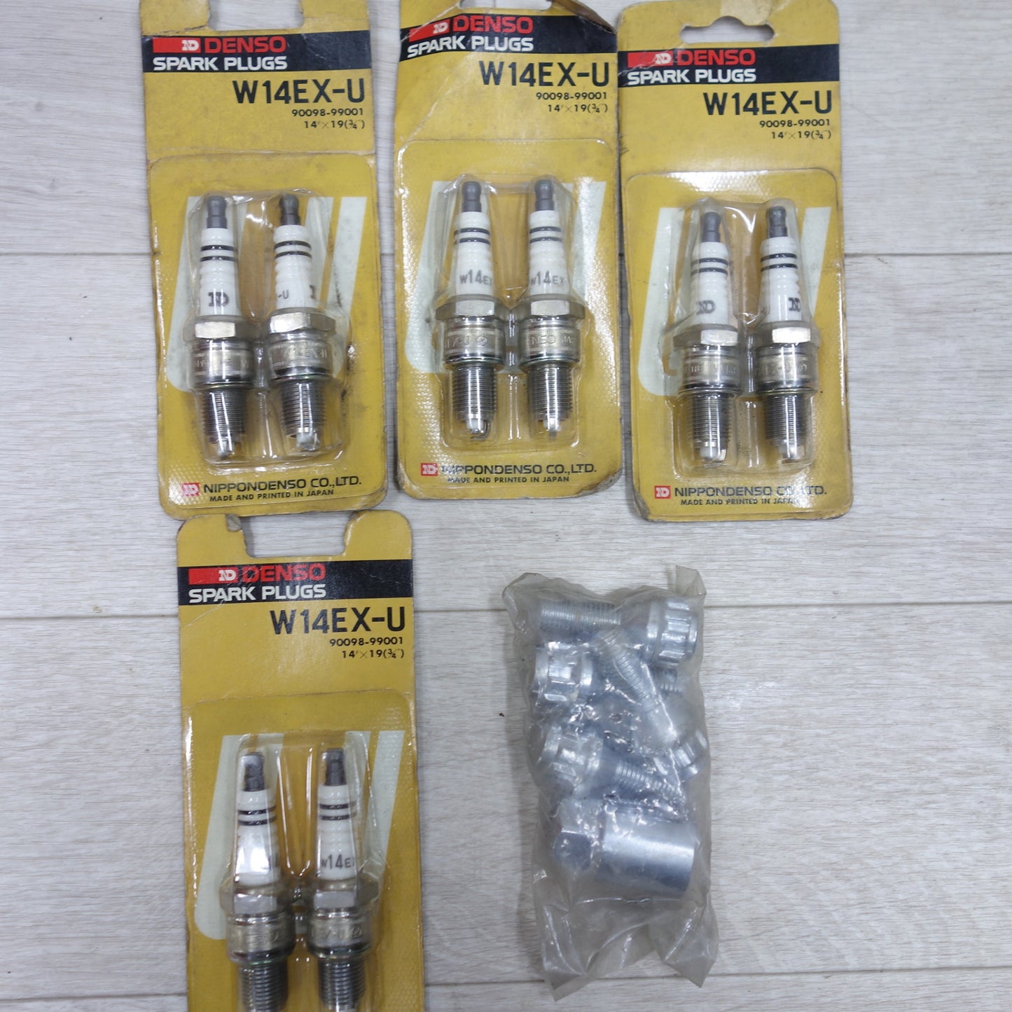 [送料無料] 未使用!大量まとめ売り◆デンソー NGK トヨタ純正 スパーク プラグ W14EX-U W20ET-S W22EP-S11 J16A-U11 S-27（N229 18 600）など◆