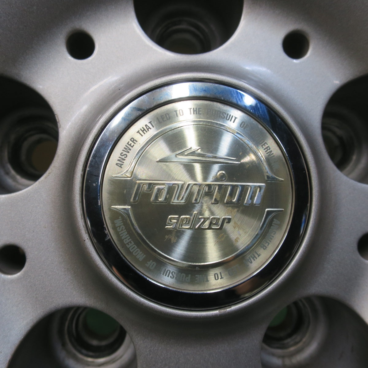 バリ溝！キレイ！9.5分◎スタッドレス 225/65R17 グッドイヤー アイスナビ SUV ravrion selzer ラブリオン 17インチ PCD114.3/5H◎6081204イス