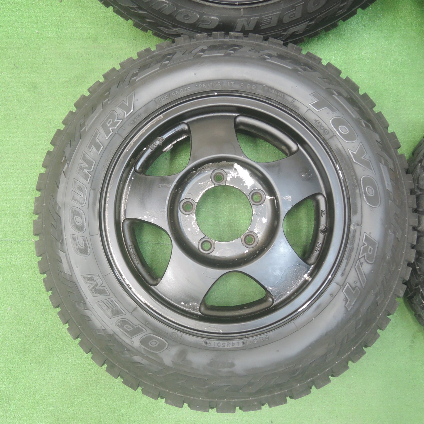 *送料無料* バリ溝！9.5分★スズキ ジムニー 純正 ENKEI 185/85R16 105/103L 8PR トーヨー R/T オープンカントリー エンケイ PCD139.7/5H★4042412KMノ