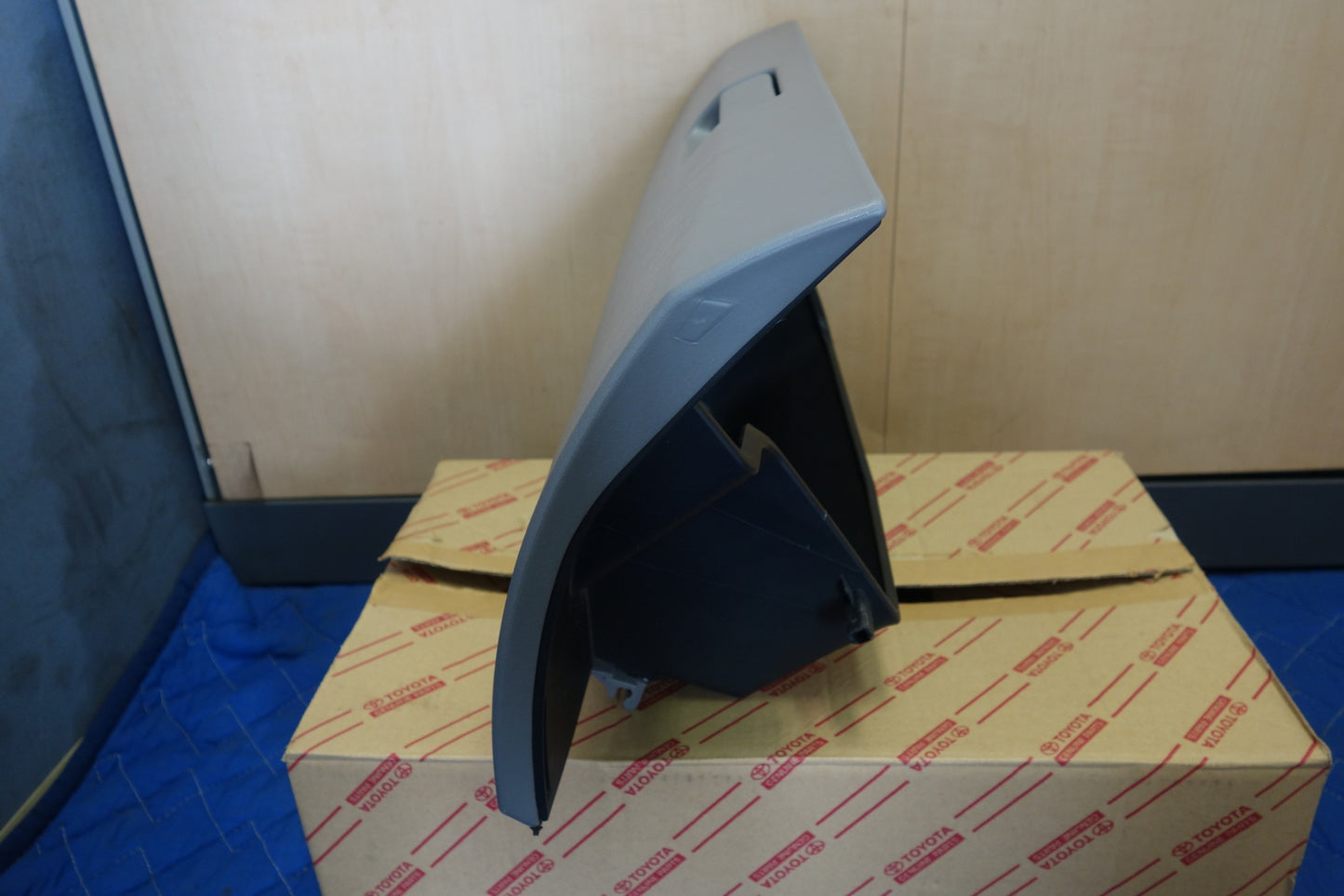 [送料無料] 新車外し☆トヨタ 215系 ハイラックス サーフ 純正 グローブ ボックス 55550-35070-B0 グローブ コンパートメント ドア☆