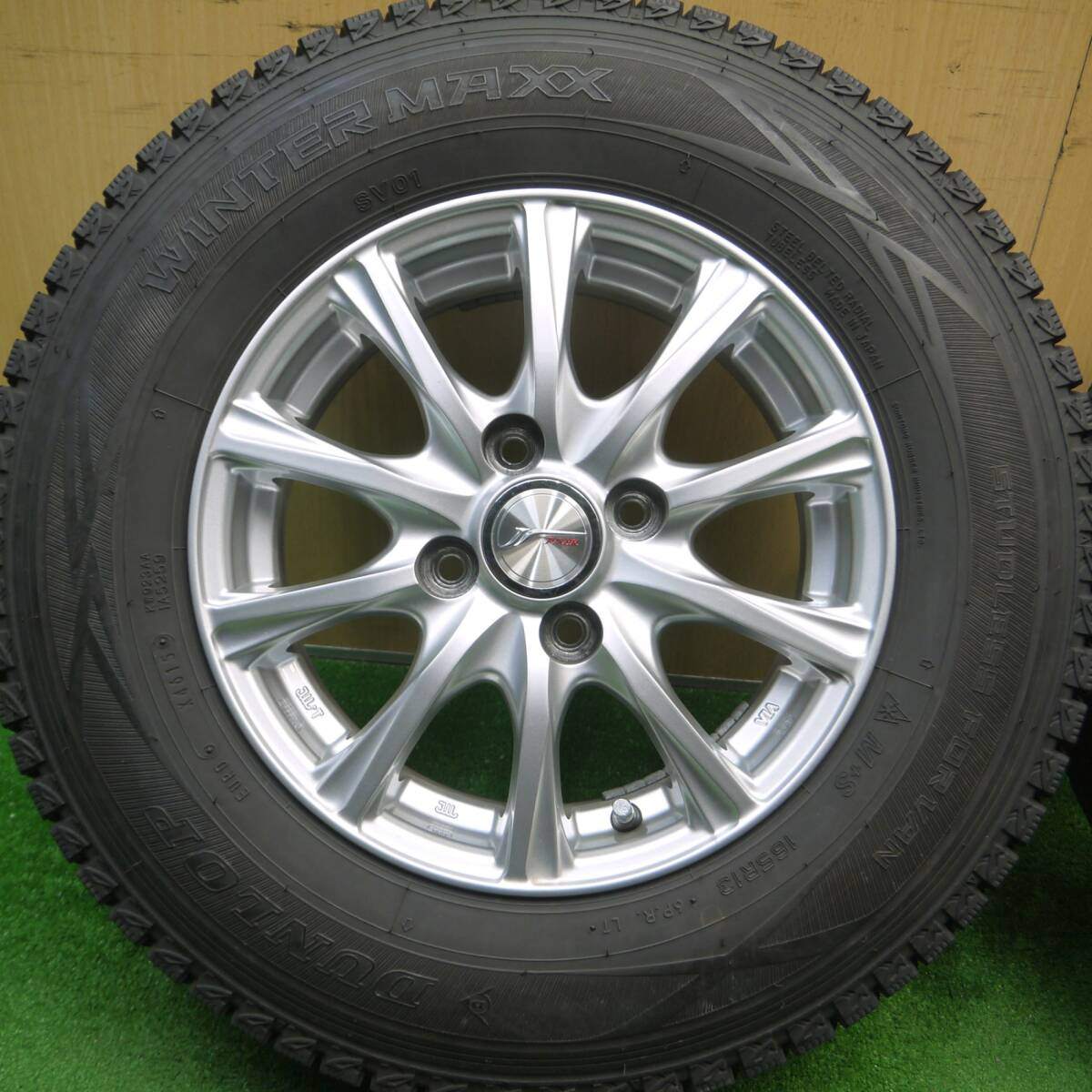 バリ溝！キレイ！9.5分★スタッドレス 165R13 6PR ダンロップ ウインターマックス SV01 JOKER ジョーカー 13インチ PCD100/4H★5011403Hス