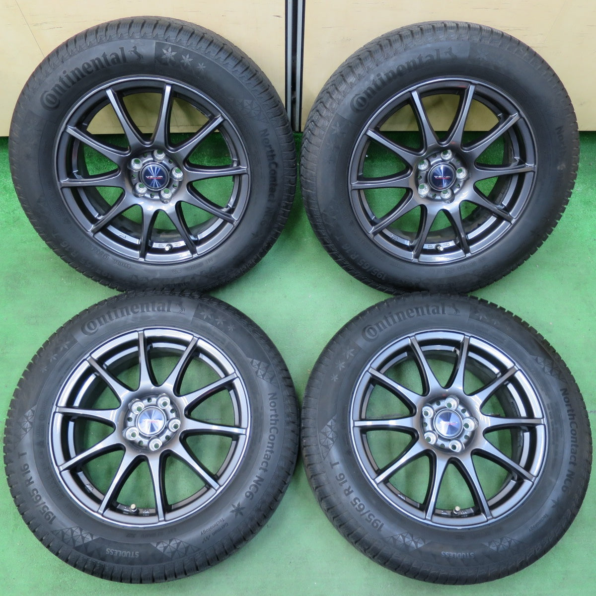 [送料無料] バリ溝！22年！キレイ！9.5分以上★ロッキー ライズ 等 195/65R16 スタッドレス コンチネンタル ノースコンタクト NC6 VELVA CHARGE ヴェルヴァ PCD100/5H★5011706イス