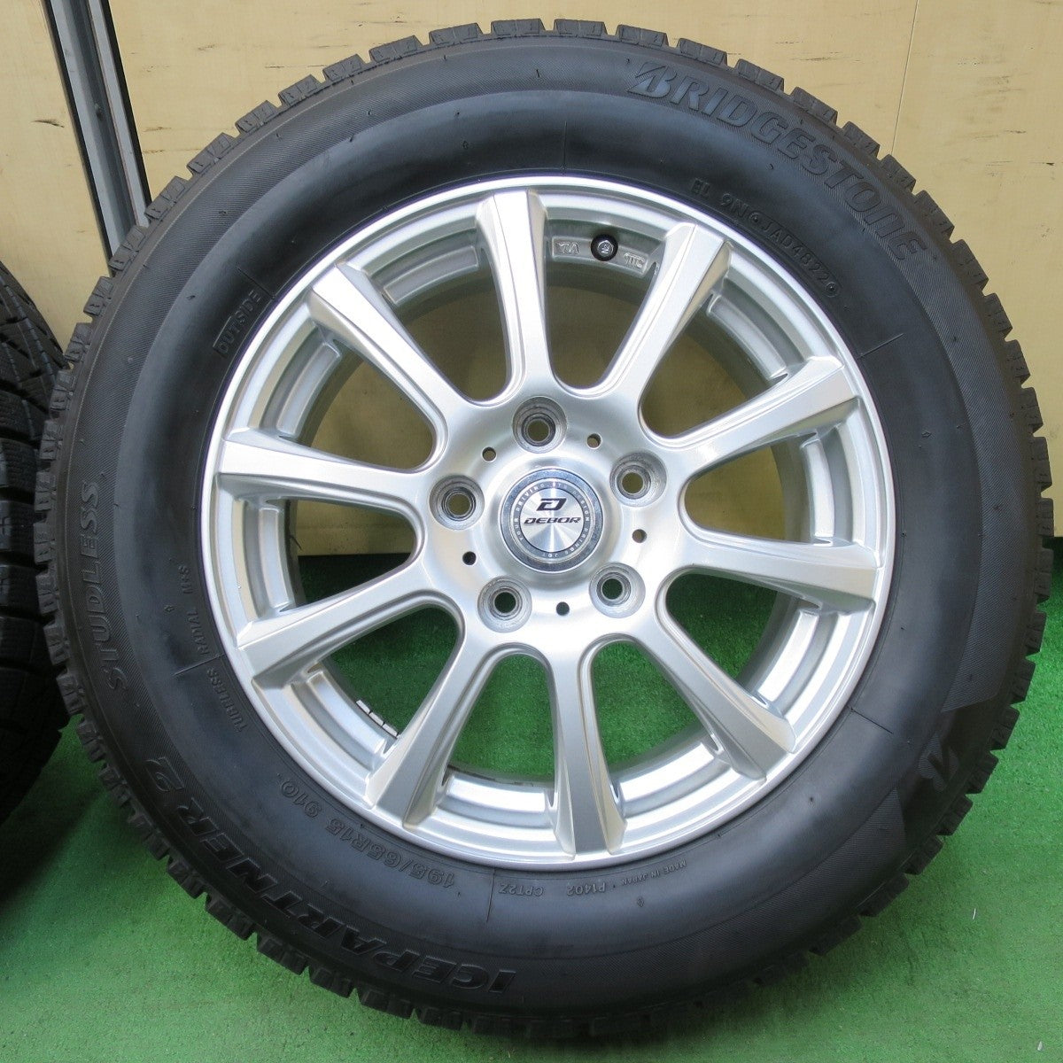 バリ溝！22年！キレイ！9.5分★スタッドレス 195/65R15 ブリヂストン アイスパートナー2 DEBOR 15インチ PCD114.3/5H★5030604イス