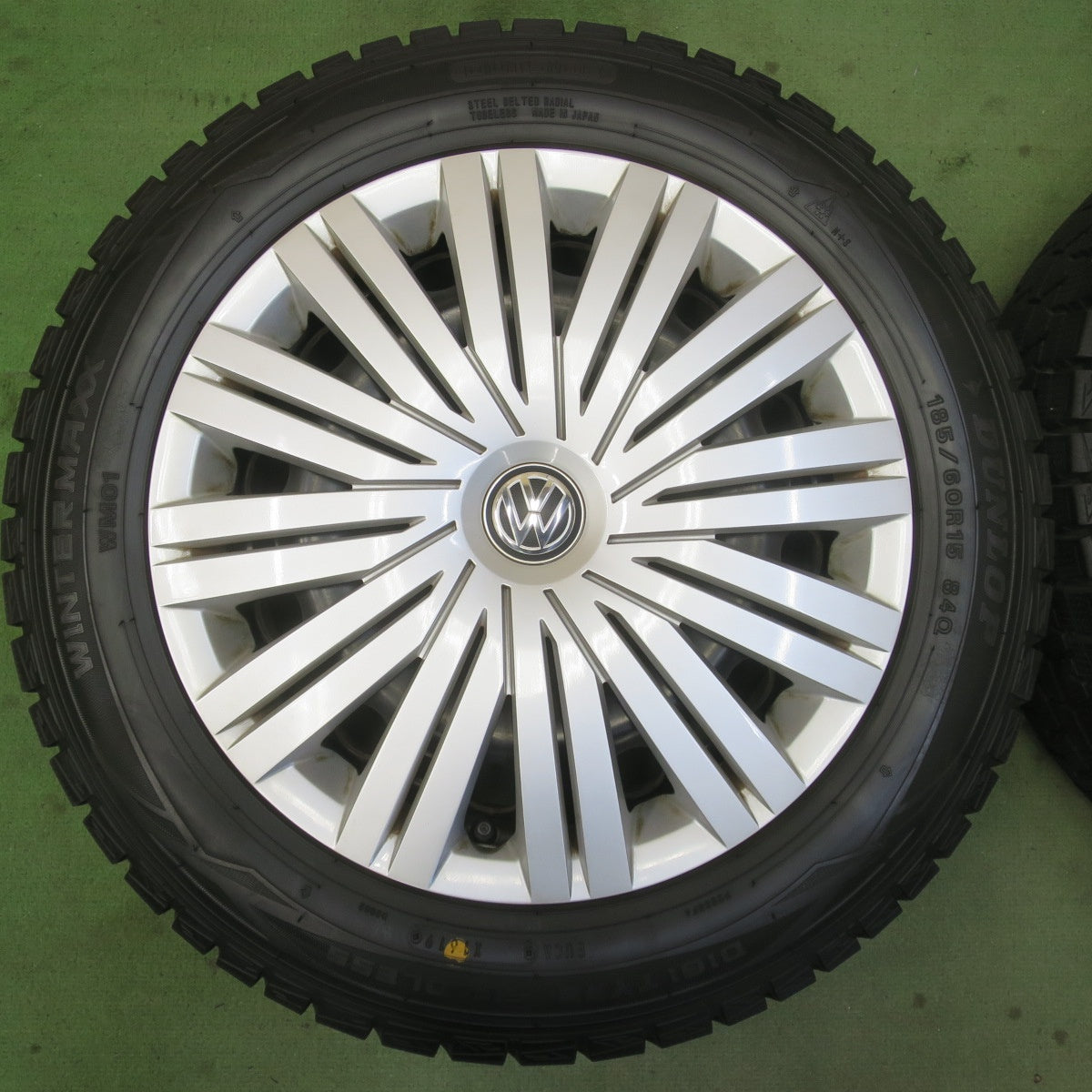 バリ溝！9.5分★ワーゲン ポロ 純正 スチール 185/60R15 スタッドレス ダンロップ ウインターマックス WM01 15インチ PCD100/5H★6052208イス