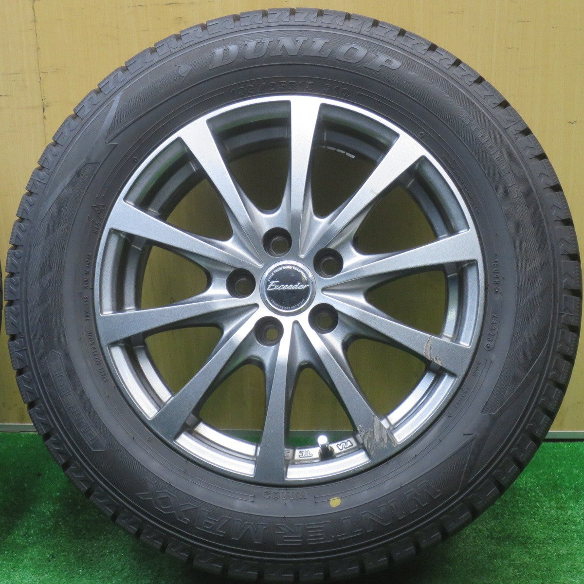 バリ溝！23年！9.5分★プリウス 等 195/65R15 スタッドレス ダンロップ ウインターマックス WM02 Exceeder エクシーダー 15インチ PCD100/5H★5110603NJス