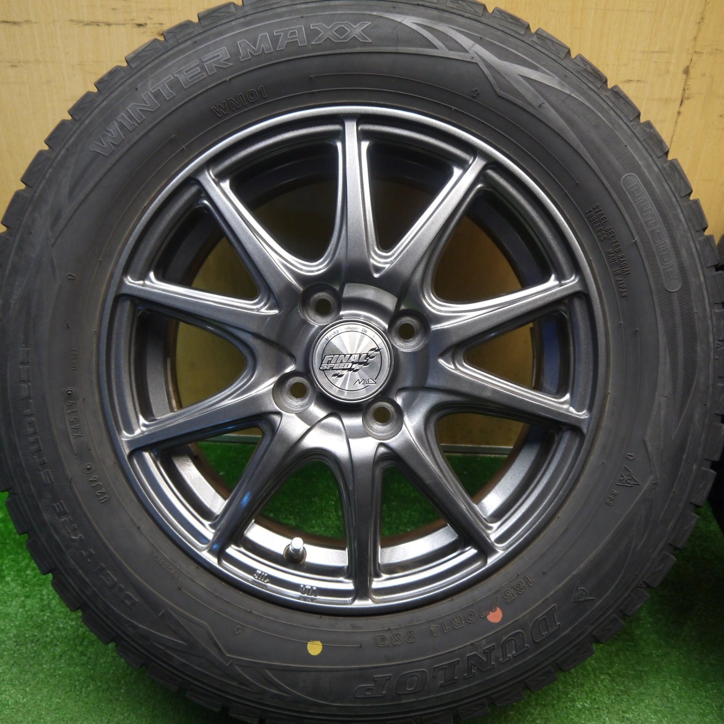 バリ溝！キレイ！9.5分以上★スタッドレス 185/70R14 ダンロップ ウインターマックス WM01 FINAL SPEED MiD ファイナルスピード マルカ 14インチ PCD100/4H★6012102Hス